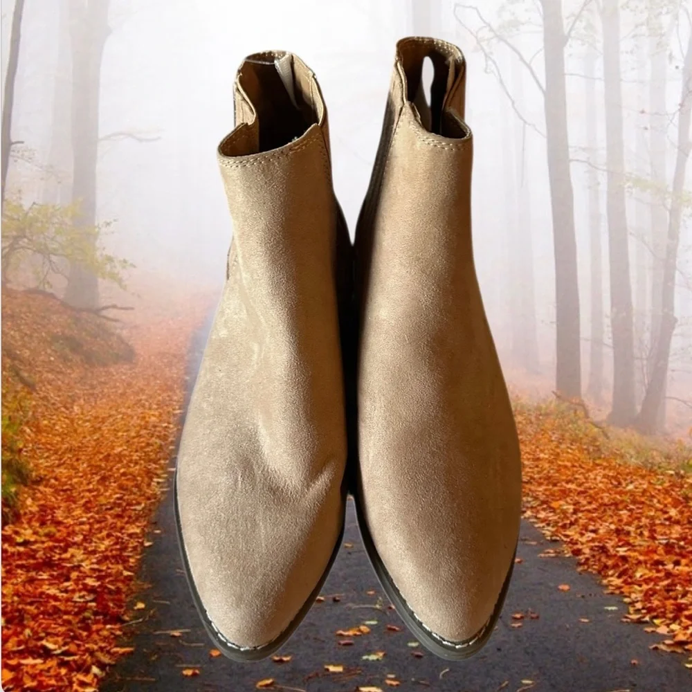 Universal Thread Tan Faux Suede “Alena” Ankle Boots with Memory Foam- Sz 7  NWT
